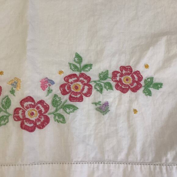 Single Pillowcase Handmade Floral Needlepoint Embroidered 18x29 Vintage Case - Picture 3 of 10